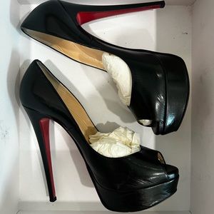 Christian louboutin. Size 37. Leather